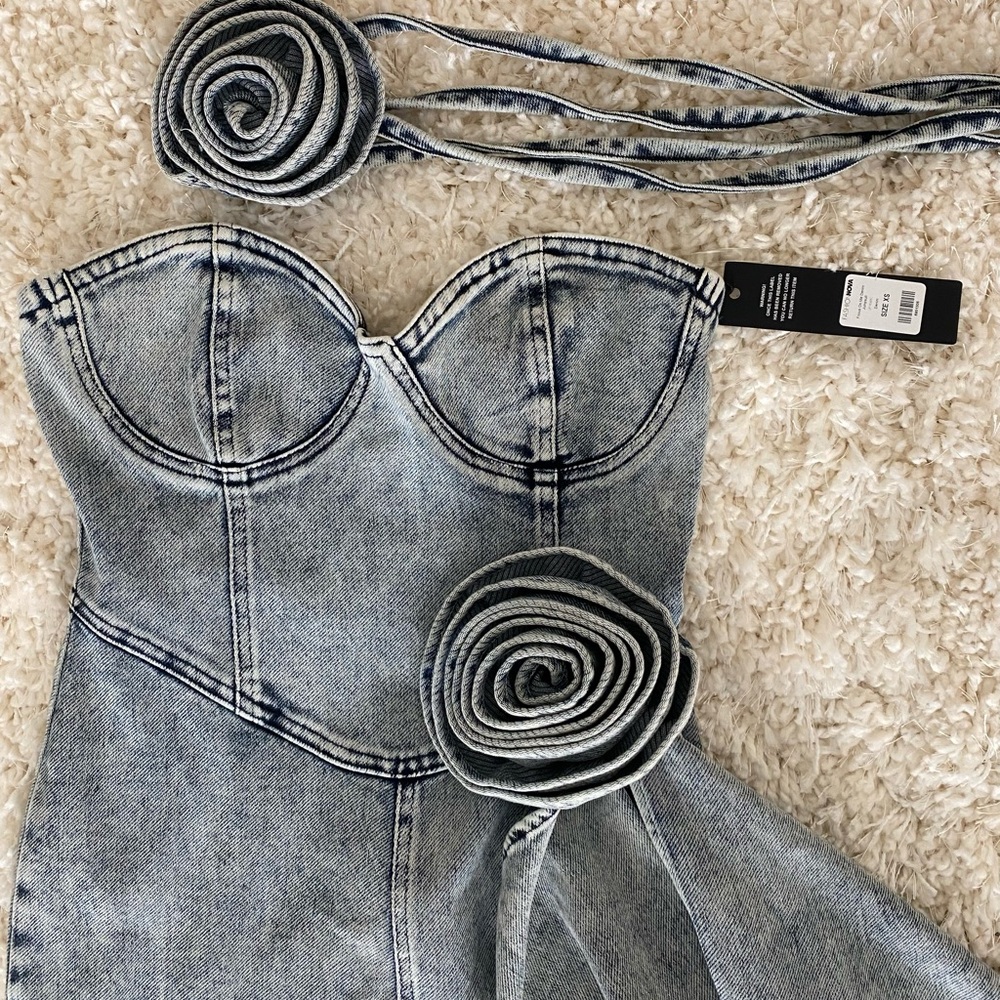 Fashion Nova Focus On Me Denim Jumpsuit with Floral Choker - Picture 4 of 6